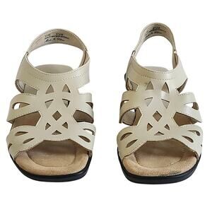 Easy Street Beige Comfort Sandals With 1.25 Inch Heel Size 6.5 Med